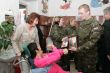 Vojaci darovali zdravotncky vozk domovu socilnych sluieb